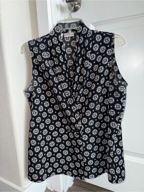 Sleeveless Black & White Printed V-Neck Blouse